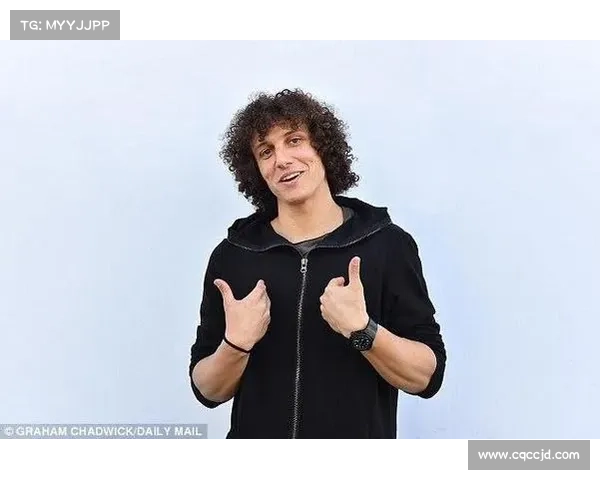 大卫路易斯究竟更适合担当后防核心还是中场指挥官