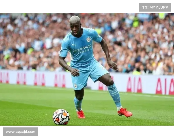 曼城7号后卫角色解析:从防守支柱到进攻辅助的多重职责 曼城7号后卫角色解析:从防守支柱到进攻辅助的多重职责