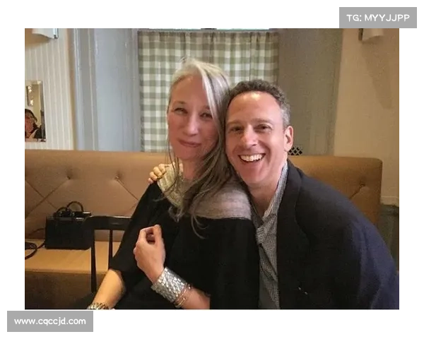 戴资颖在台湾绘画比赛中展示油画作品展现艺术才华与运动精神融合 戴资颖在台湾绘画比赛中展示油画作品展现艺术才华与运动精神融合